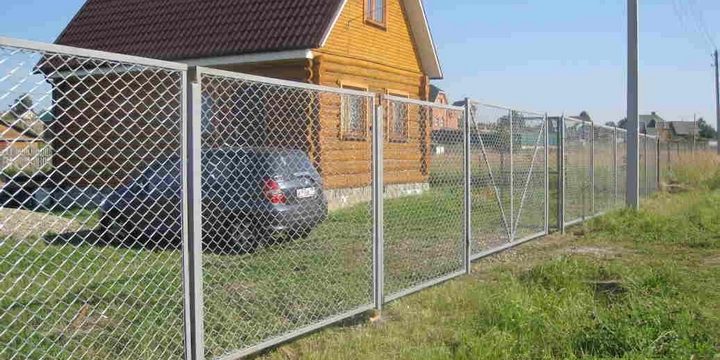 из чего сделать забор дешевый и красивый забор на даче фото